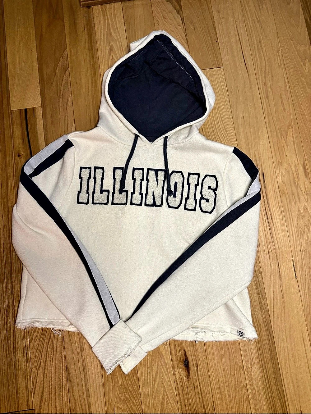 Colosseum Perfect Date Cropped Pullover Hoodie Cream & Blue Small